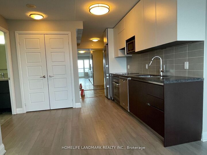 Property Photo:  15 Water Walk Drive E 1511  ON L6G 0G2 