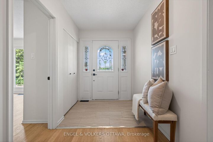 Property Photo:  1862 Sharel Drive  ON K1H 6W4 