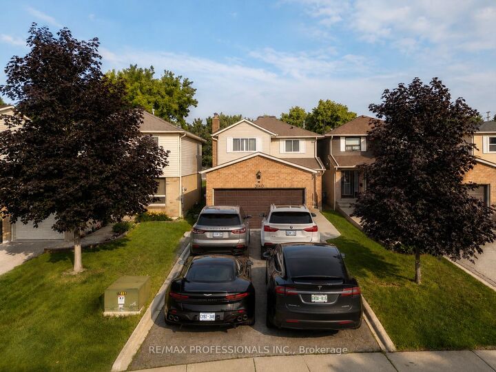 Property Photo:  3140 Anderson Crescent  ON L5N 2Y5 