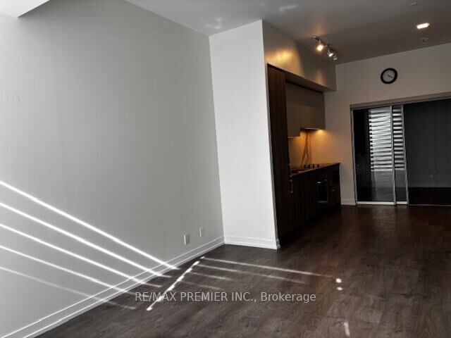 Property Photo: 7 Buttermill Avenue Th 20 ON L4K 0M5
