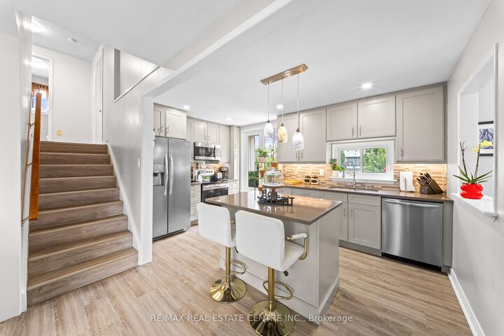 Property Photo:  39 Grassmere Crescent  ON L6S 1C9 