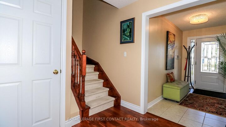 Property Photo: 79 Winchester Terrace ON L4M 0C8