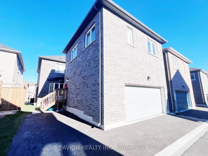 Property Photo: 5 Waterleaf Road ON L6B 0Z3