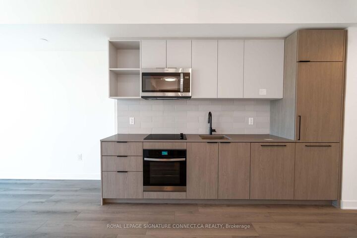 Property Photo: 1185 Dupont Street 610 ON M6H 0G5