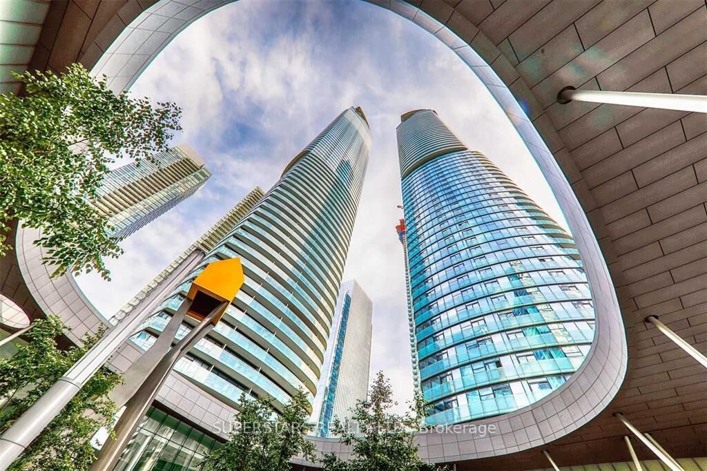 Property Photo:  14 York Street 6701  ON M5J 2Z2 