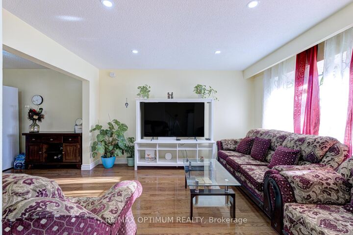Property Photo:  21 Juniper Crescent  ON L6S 1J9 