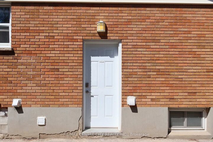 Property Photo:  83 Britannia Avenue  ON N6H 2J3 
