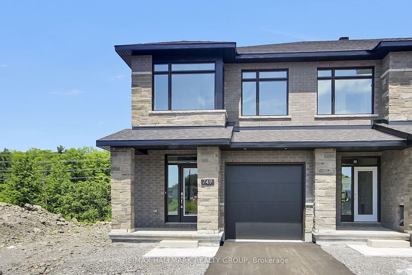 Property Photo:  749 Newstead Crescent  ON K2K 0M8 