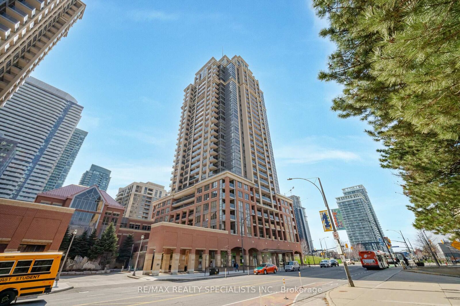 Property Photo: 4090 Living Arts Drive 711 ON L5B 4M8
