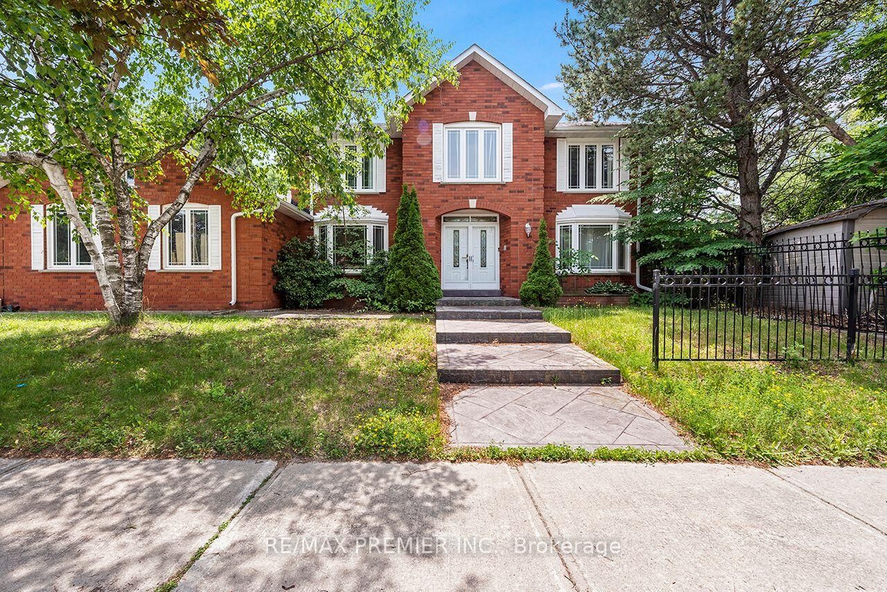 Property Photo: 4 Bourbon Road ON L4L 6Y6