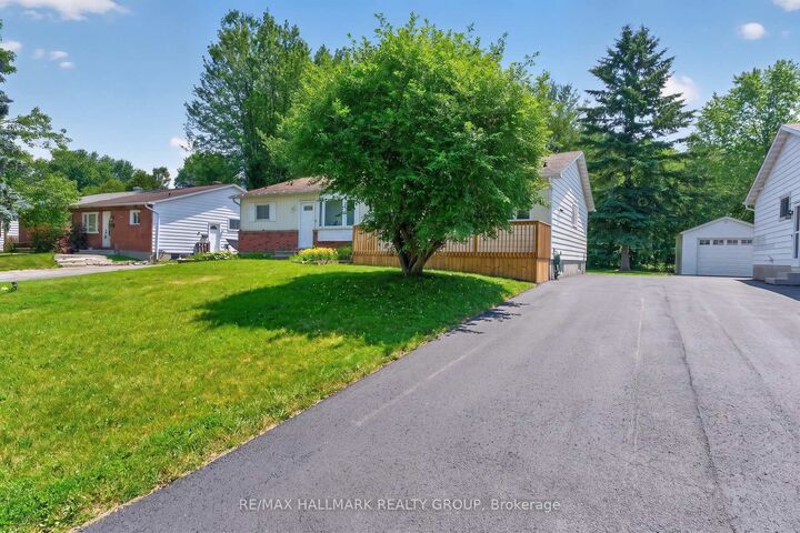 Property Photo:  110 Glamorgan Drive  ON K2L 1R4 