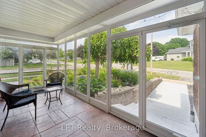 Property Photo:  1 Mayfield Crescent  ON L1N 8P3 