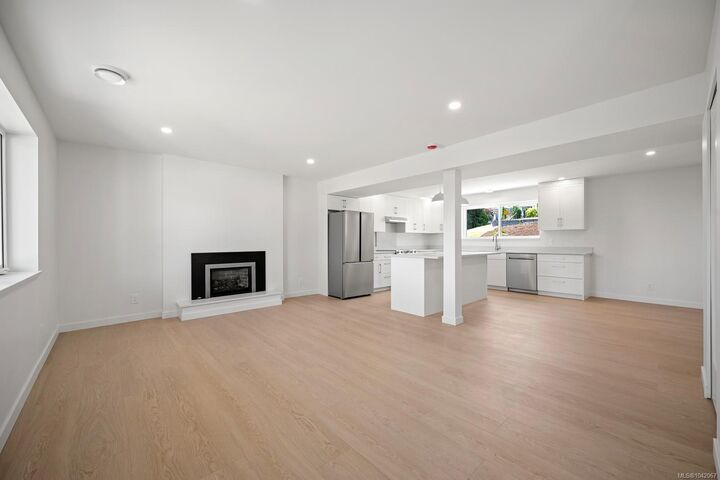 Property Photo: 896 Galerno Rd #A BC V9W 5J4