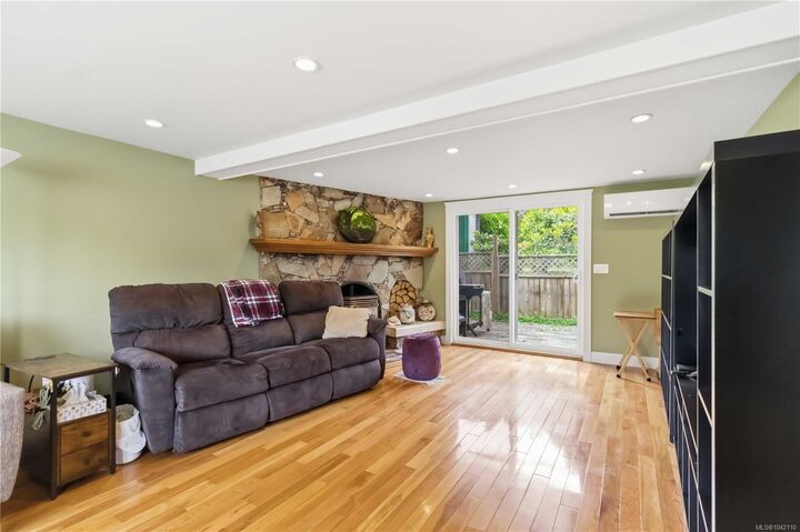 Property Photo:  9 Camden Ave  BC V8Z 1P6 
