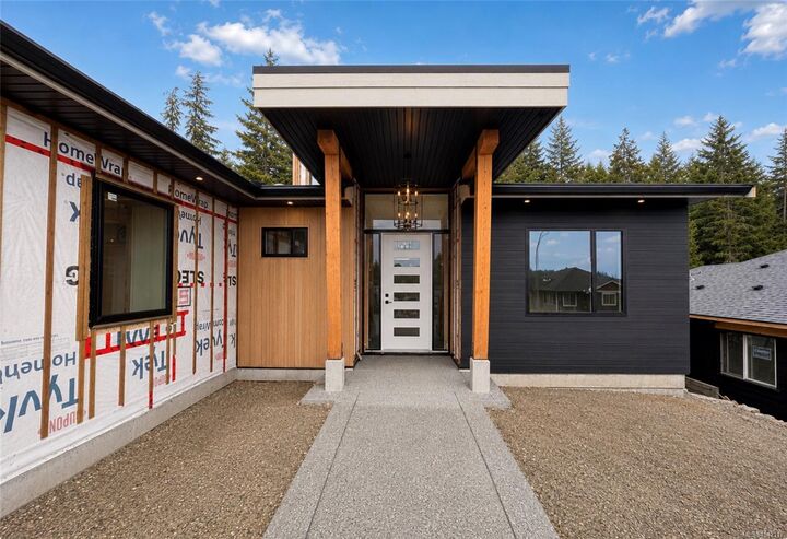 Property Photo:  537 Mountain View Dr  BC V0R 2G1 