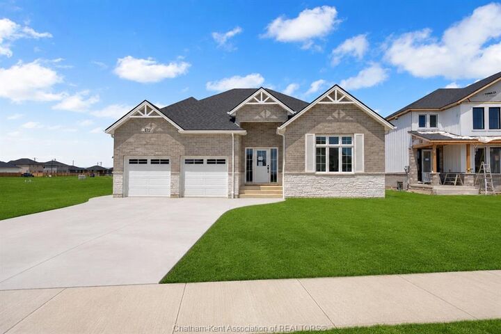 207 Rosewood Crescent — photo 1