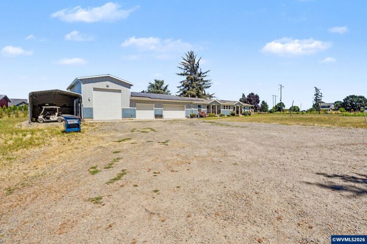 Property Photo: 2999 Buena Crest Ln NE OR 97303