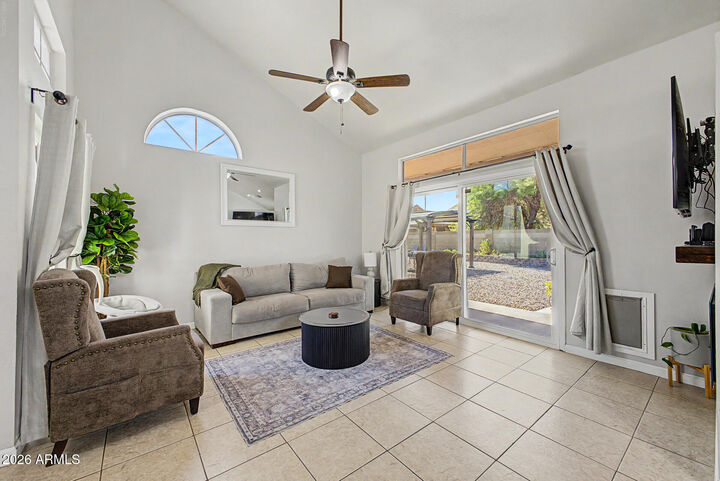 Property Photo: 1717 E Greenway Circle AZ 85042