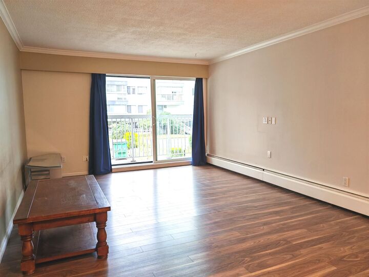 Property Photo: 6420 Buswell Street 101 BC V6Y 2E9