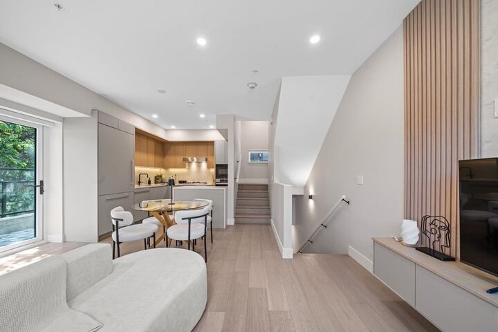 130 W Woodstock Avenue — photo 1