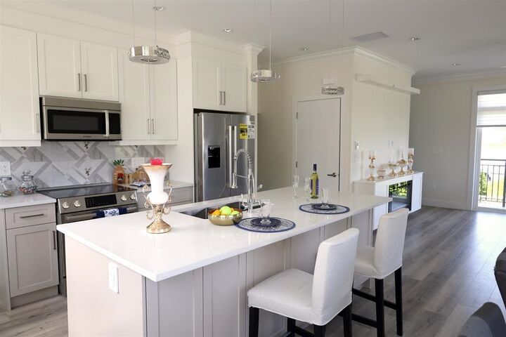 8181 135A Street 31 — photo 1