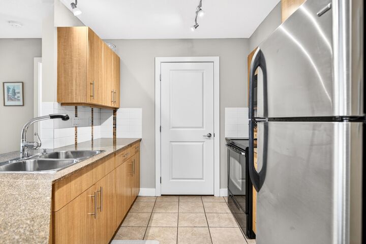 Property Photo:  12020 207A Street 301  BC V2X 8V2 