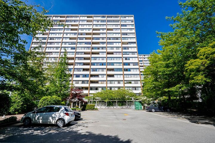 Property Photo: 6631 Minoru Boulevard 1511 BC V6Y 1Z1