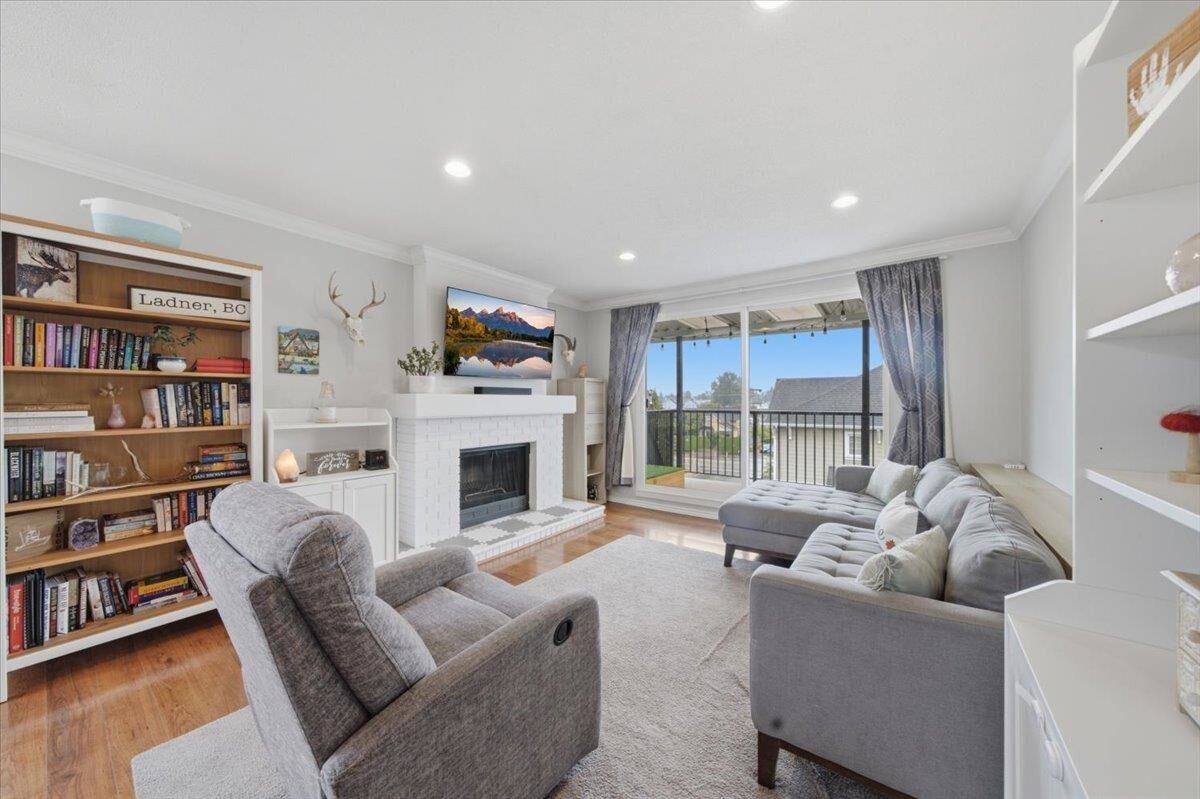 Property Photo:  4926 48 Avenue 302  BC V4K 1V3 