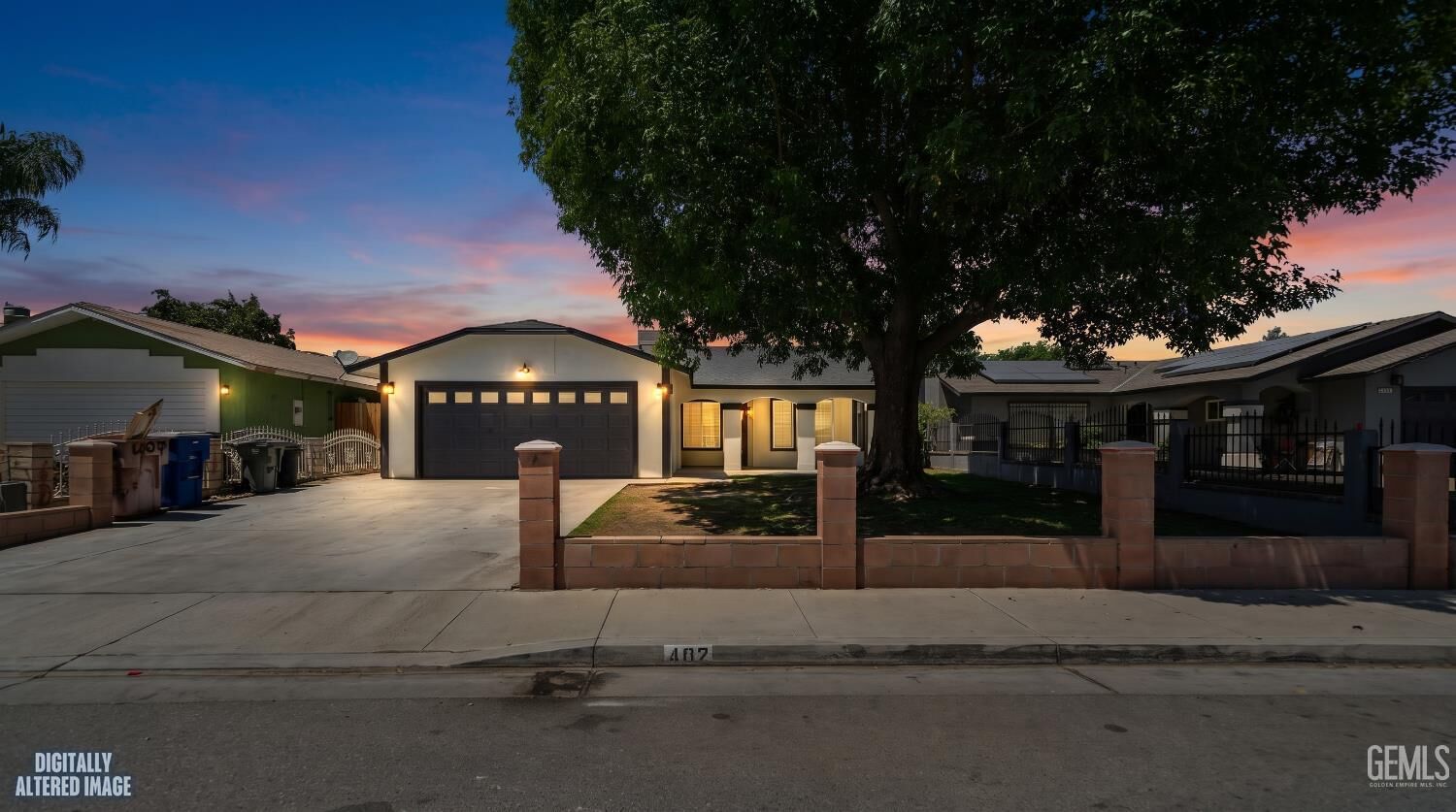 Property Photo: 402 El Fuerte Avenue CA 93307
