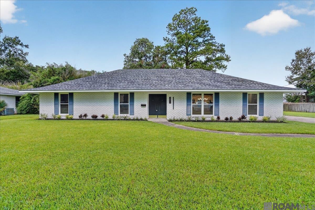 Property Photo:  206 Alello Dr  LA 70806 