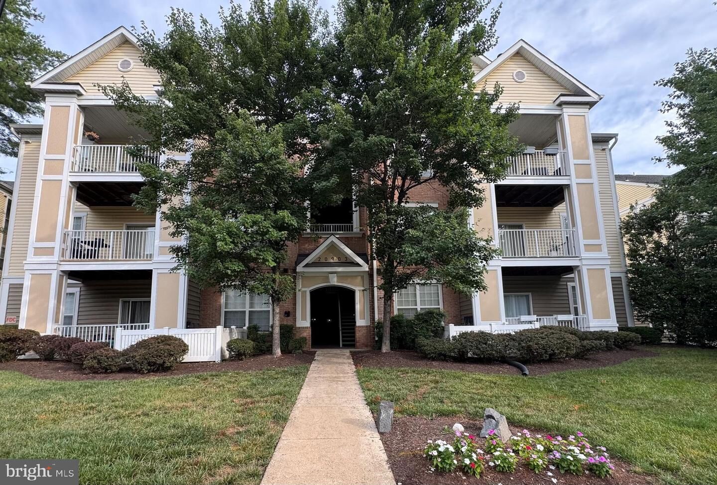 Property Photo:  20903 Cedarpost Square 102  VA 20147 