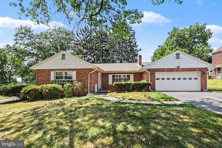 Property Photo: 400 Rosewood Lane PA 17111