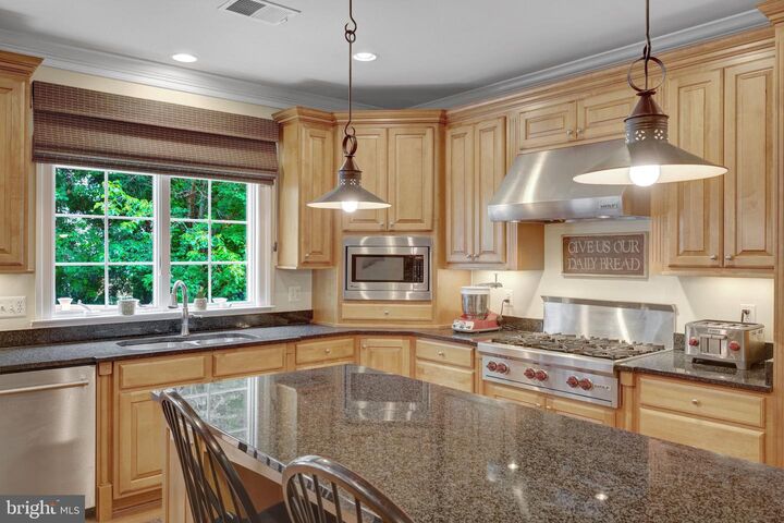 Property Photo:  513 John Marshall Drive NE  VA 22180 