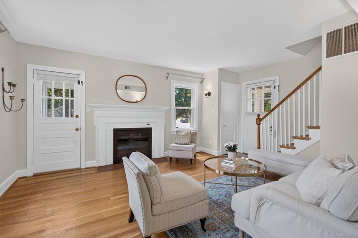 Property Photo:  835 N Buchanan Street  VA 22203 