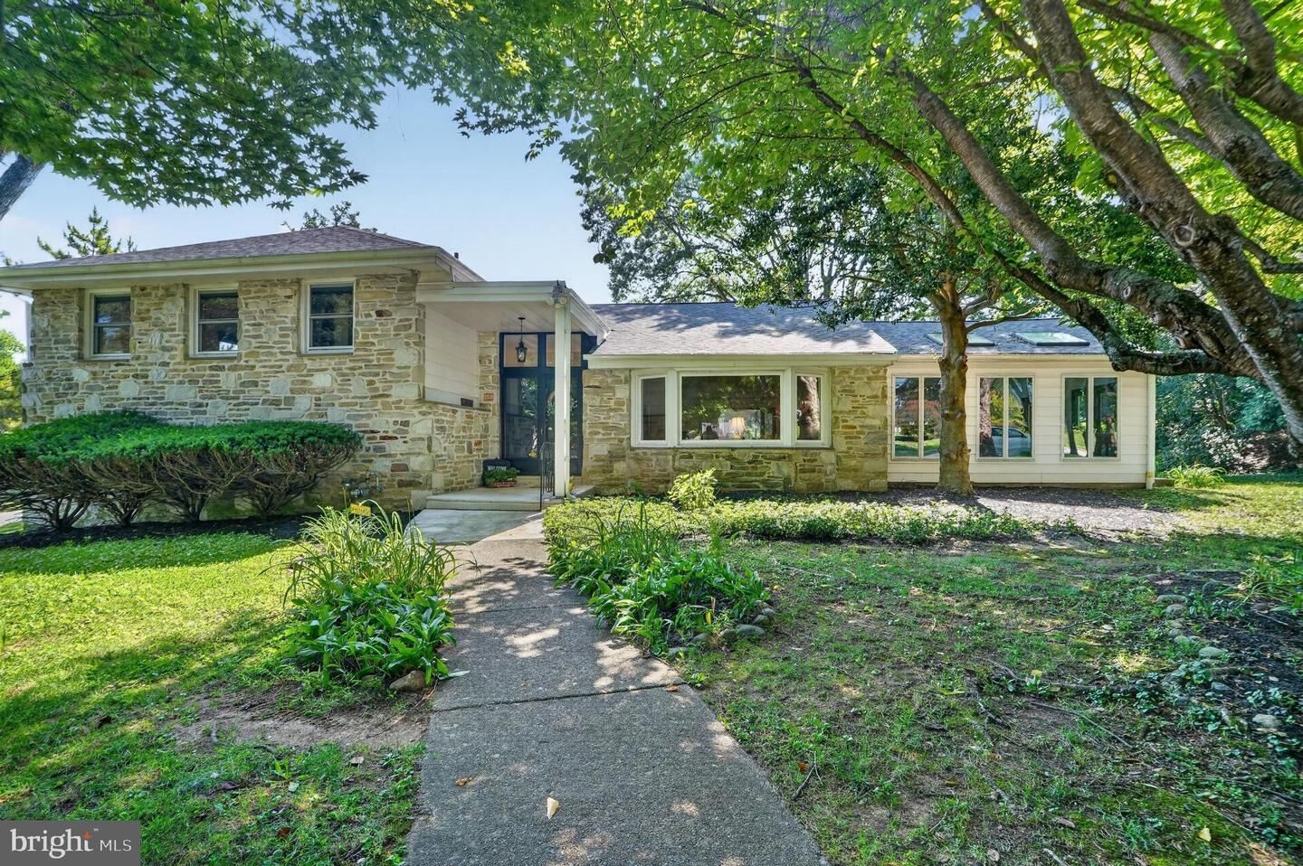 Property Photo:  1904 Quill Lane  PA 19075 
