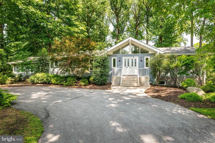 Property Photo:  5 Martins Circle  PA 19073 