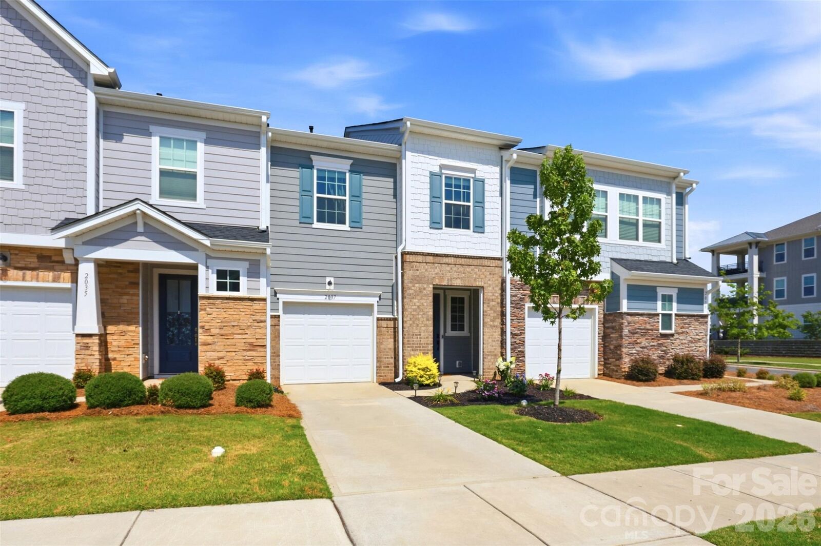 Property Photo: 2037 Howell Creek Way NC 28215