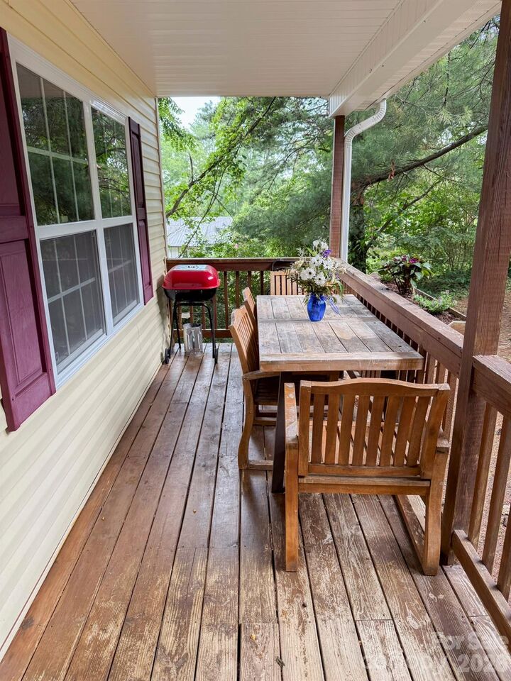 Property Photo:  11 W Raleigh Road  NC 28803 
