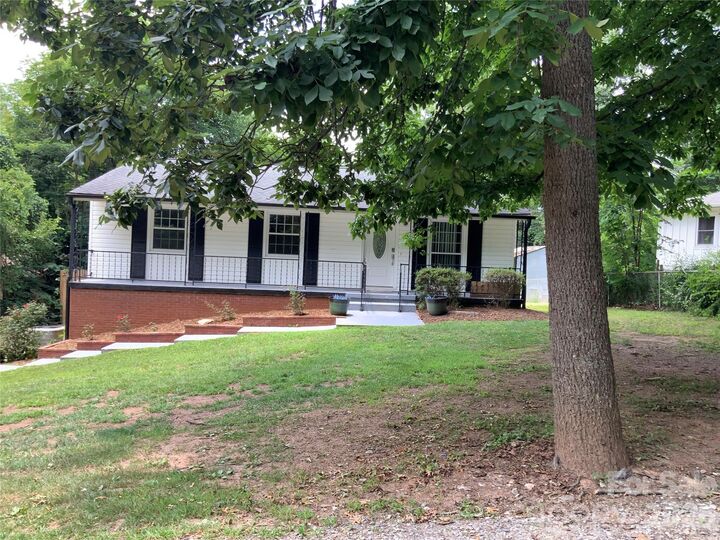 Property Photo:  44 Rathfarnham Road  NC 28803 