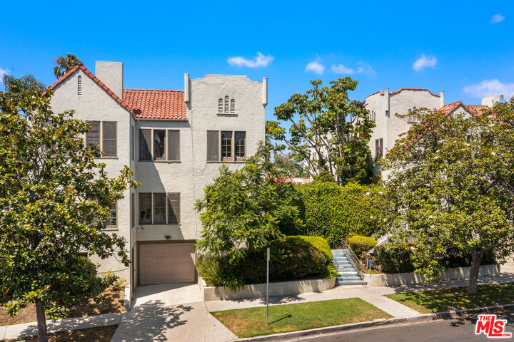 Property Photo: 1040 S Longwood Ave CA 90019