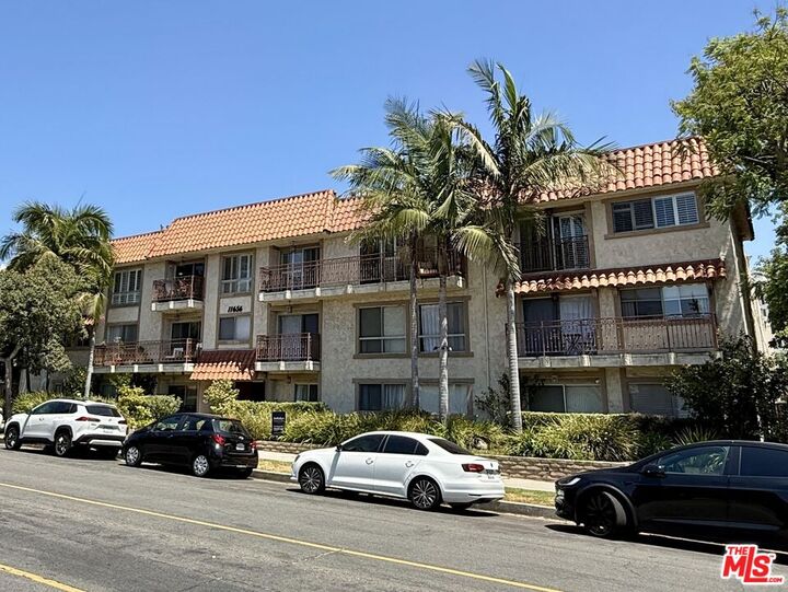 Property Photo:  11656 Montana Ave  CA 90049 