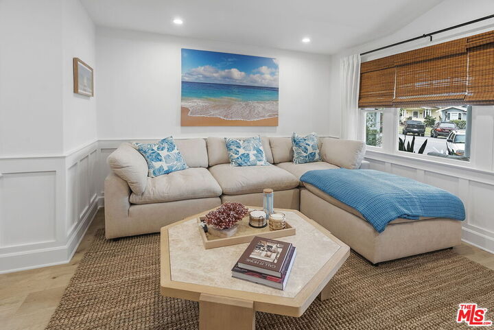Property Photo:  204 S Broadway  CA 90277 