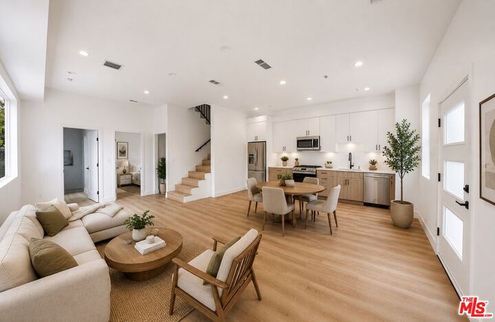 Property Photo:  11223 Tiara St  CA 91601 