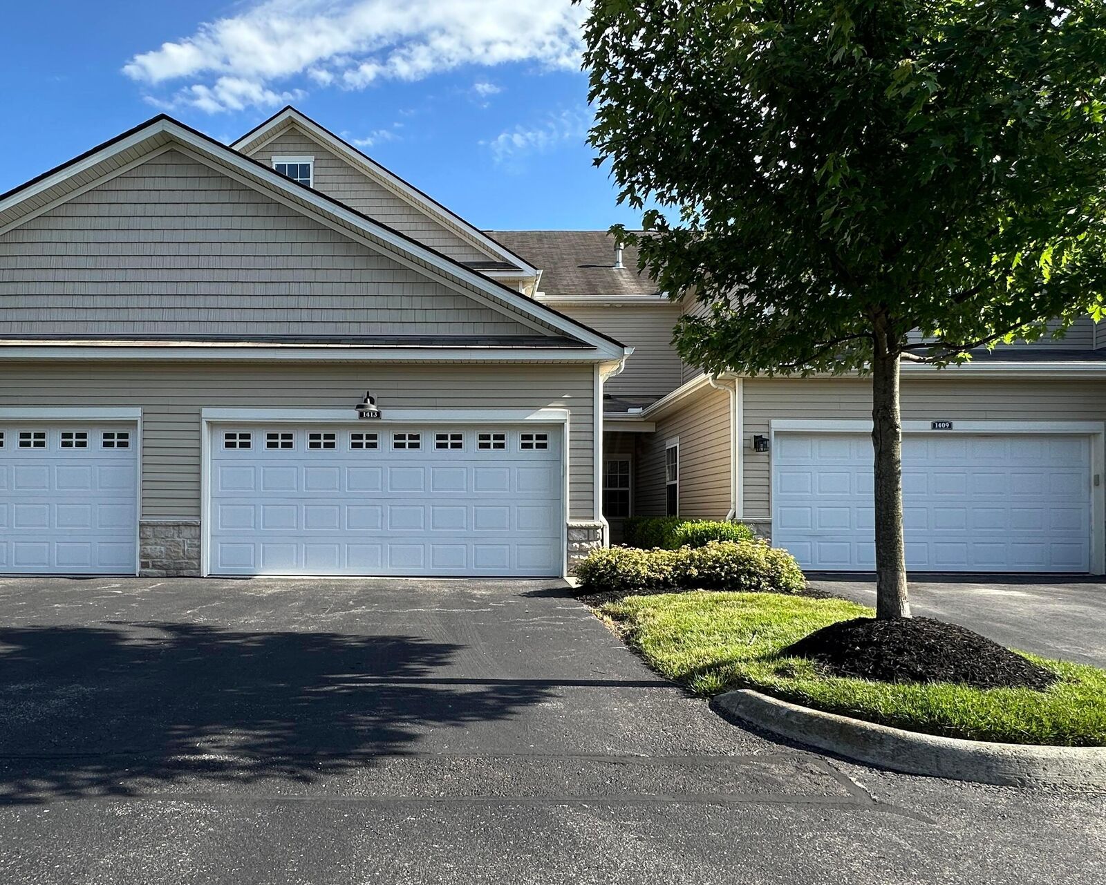 Property Photo: 1413 Carylake Circle OH 43240