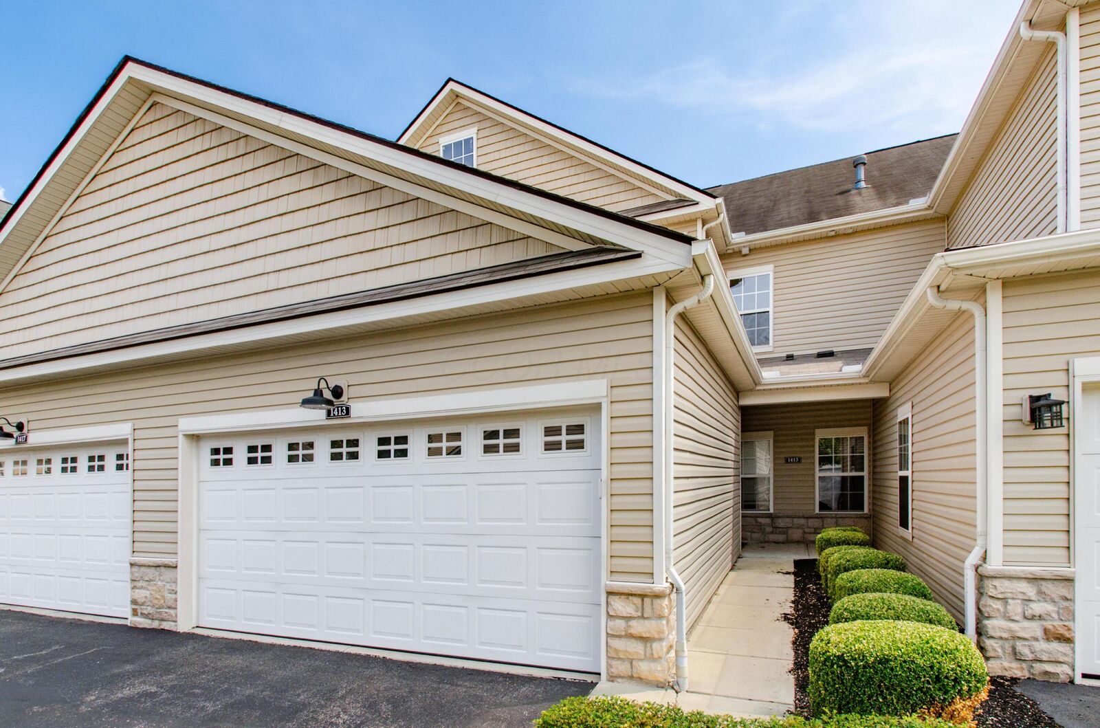 Property Photo:  1413 Carylake Circle  OH 43240 