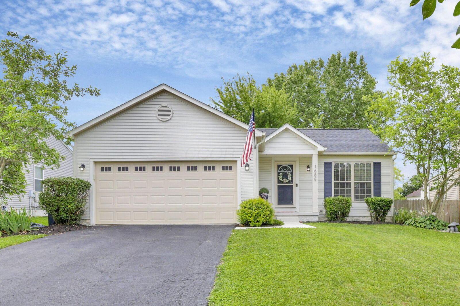 Property Photo: 1688 Tecumseh Drive OH 43130