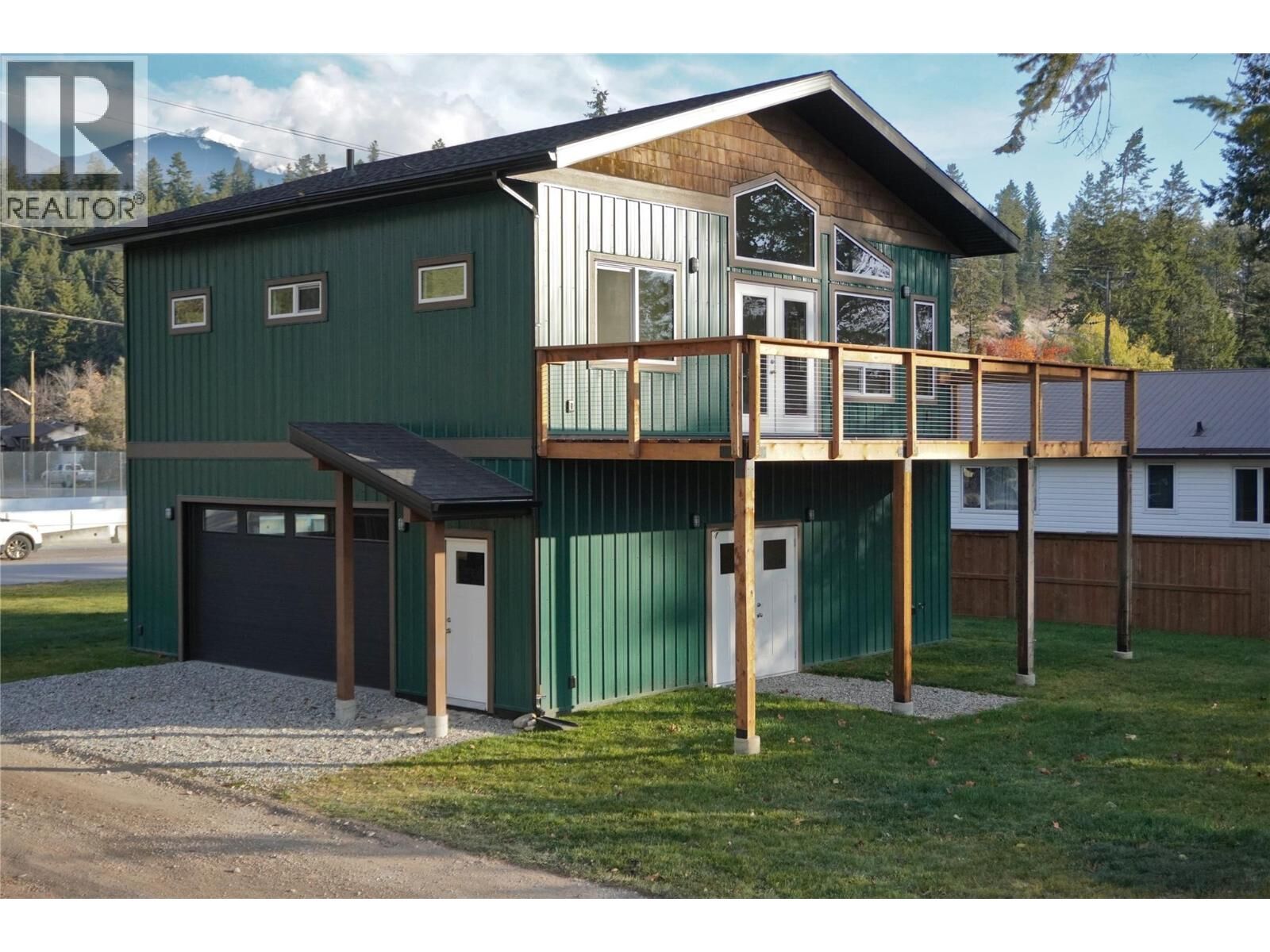 Property Photo: 905 13 Avenue South BC V0A 1H0