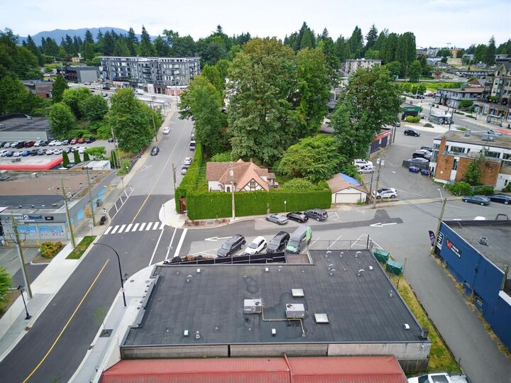 Property Photo:  2517 Montvue Avenue  BC V2S 3V1 