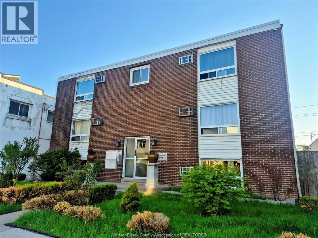 Property Photo:  821 Pillette 7  ON N8Y 3B4 