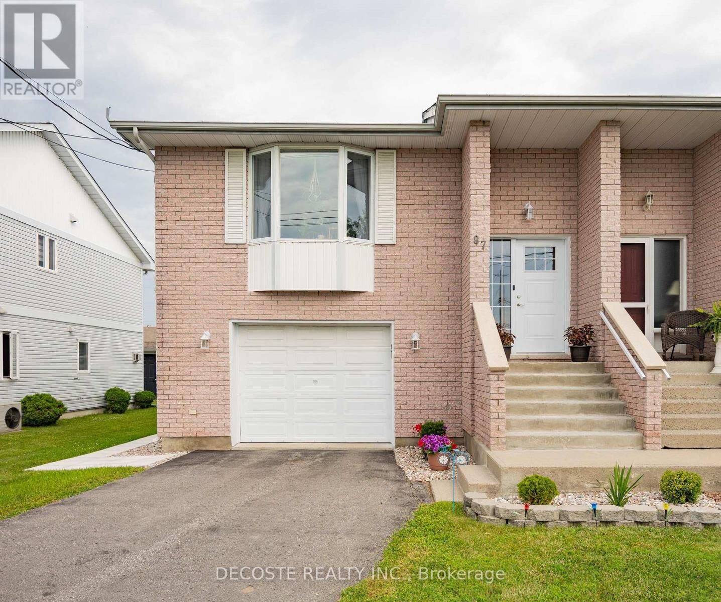 Property Photo: 87 Tonia Street ON K0C 1A0